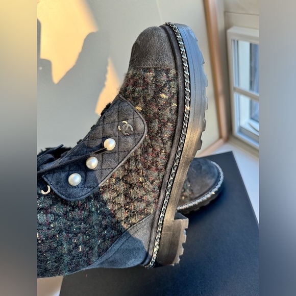 CHANEL Tweed Suede Calfskin Pearl Boots with Chain Accent, Blue/Green, size 9 - Picture 8 of 16